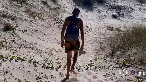 Turista Pede Informação e Ganha Foda Gostosa Na Praia