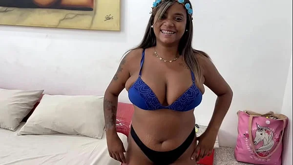 Morena safada ganhou pica e leite depois do bloco de carnaval