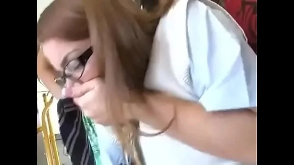 pendeja rubia termina cojida