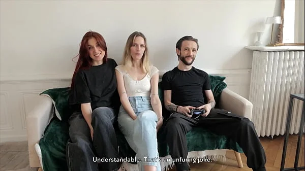 Amateur threesome - Deux déesses Françaises se partagent un mec chanceux. (English Sub)