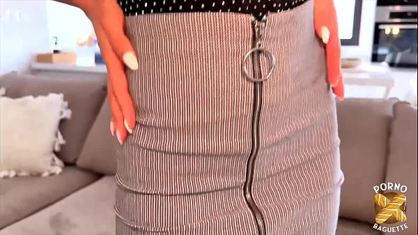 Jess, belle milf, veut une bite très dure
