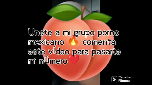 Chica masturbándose con juguete