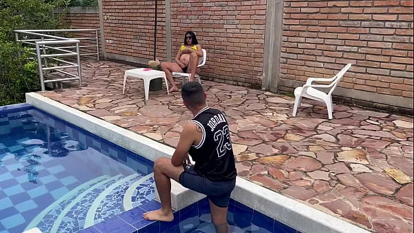 Piscinero cachondo me folla cuando mi marido no esta Part 1