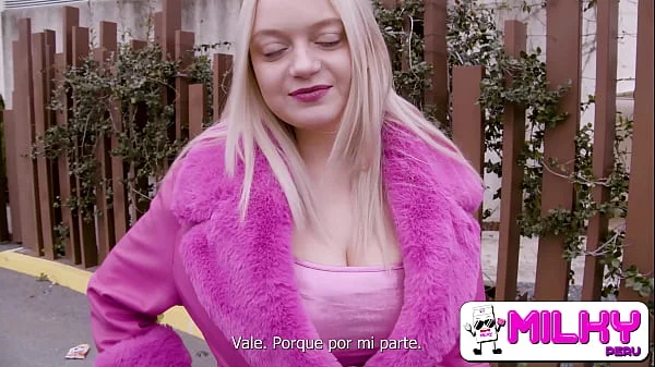 Rubia europea de grantes tetas folla con un fotografo pervertido