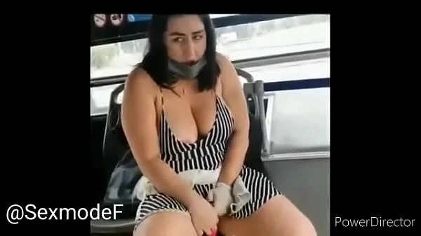 Tetona en bus squirt