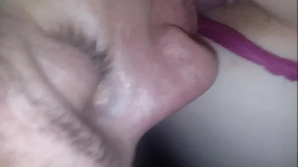 Amateur pussy eating