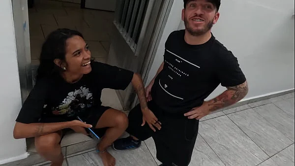 Pitoco chegou junto da ninfeta e quer meter o ferro - Jasmine Santanna