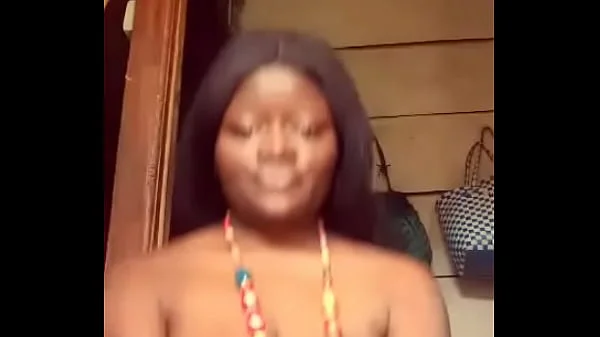 Une jeune fille du Congo se masturbant