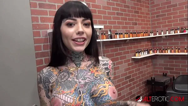 Tiger Lilly gets a forehead tattoo while nude