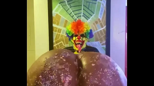 Victoria Cakes give Gibby The Clown a great birthday present