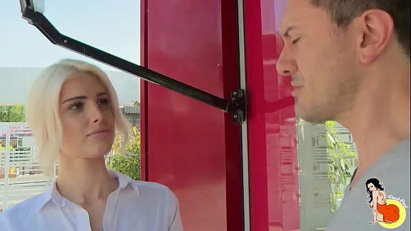 Beautiful Mandy Slim takes a visit and fucking a good one